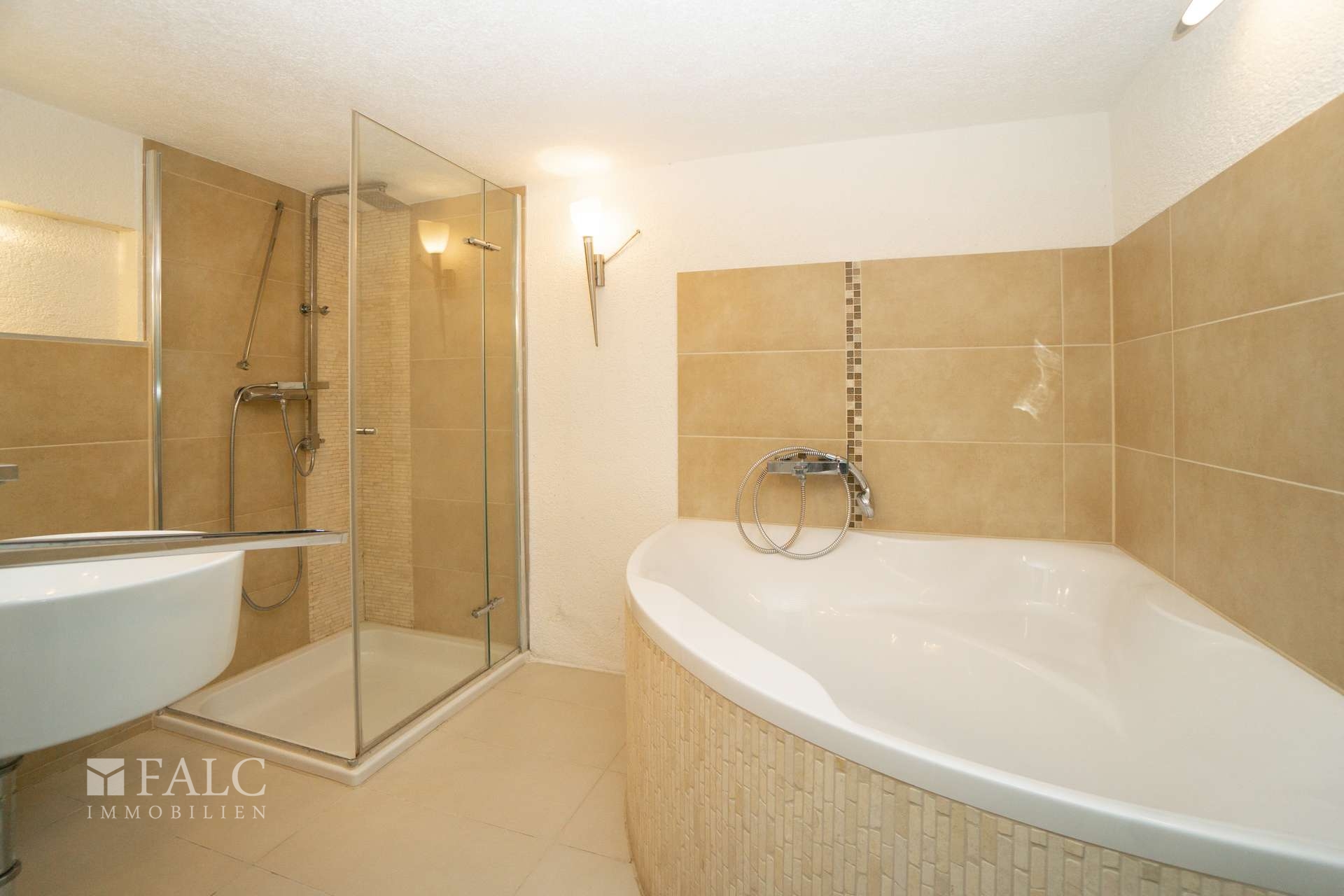 Badezimmer im Untergeschoss